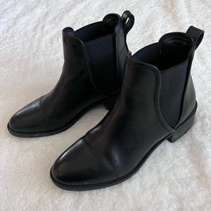 Steve Madden Dares ankle Chelsea boots